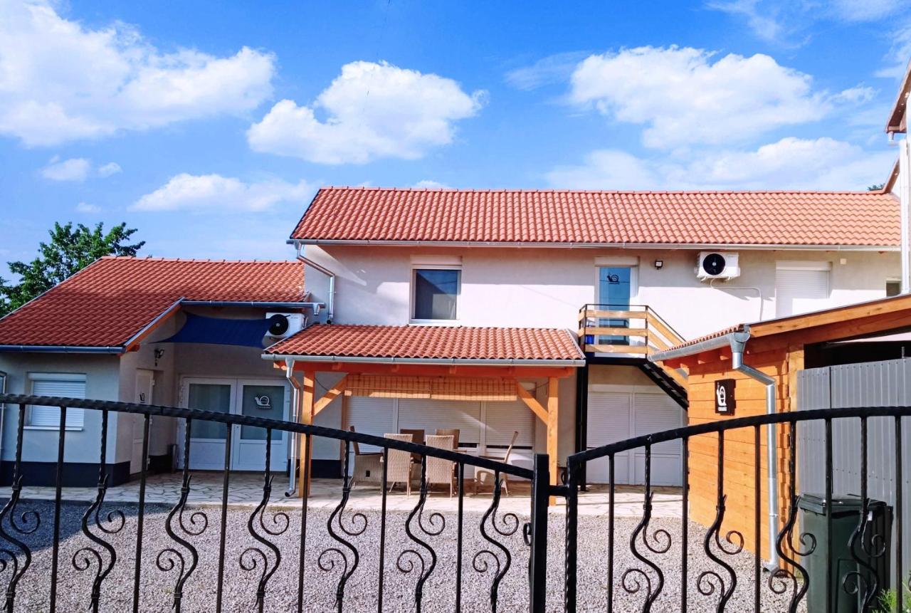 Csigahaz Apartman Печ Екстериор снимка