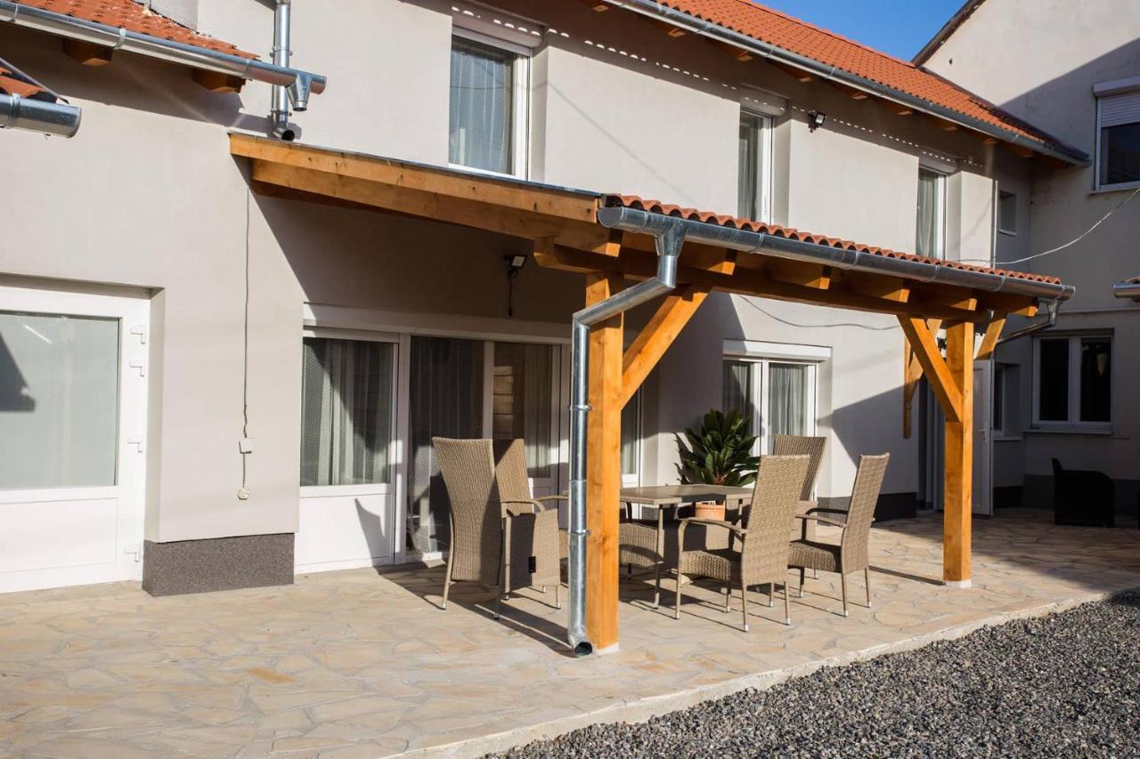 Csigahaz Apartman Печ Екстериор снимка